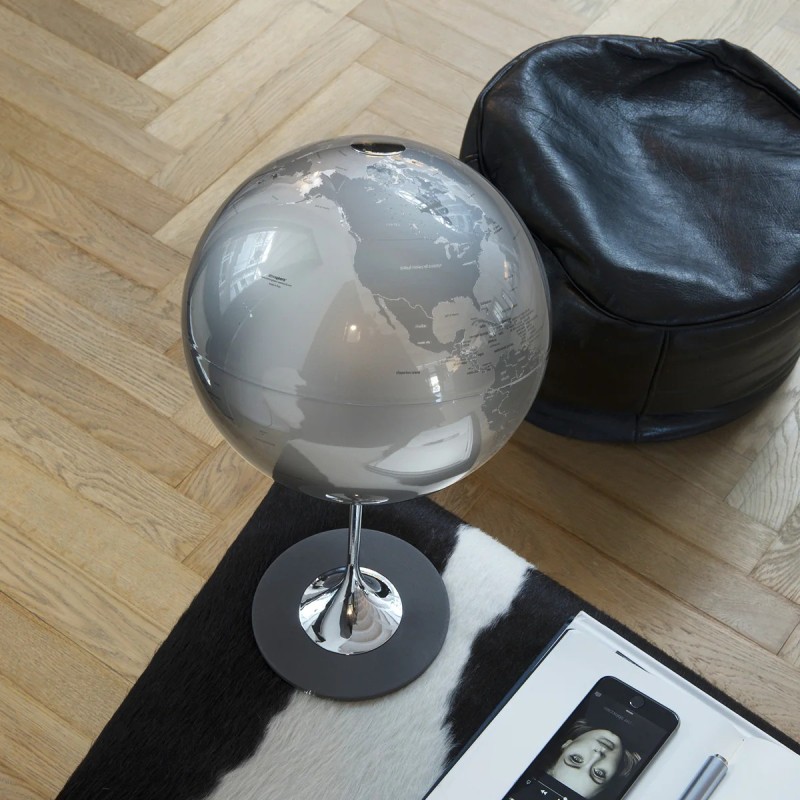 Globo Terráqueo Anglo Silver. Diseño contemporáneo