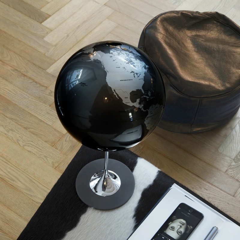 Globo terráqueo Anglo Black. Diseño contemporáneo.