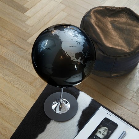Globo terráqueo Anglo Black. Diseño contemporáneo. Globo terráqueo Anglo Black. Diseño contemporáneo.
